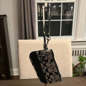 Coach Black & Grey Jacquard Signature Stripe Wristlet with Hang Tag Nwot